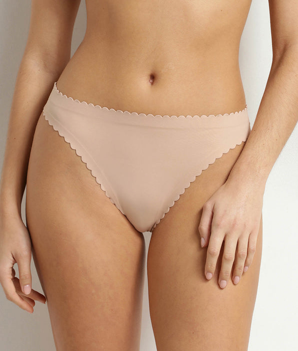 DIM String femme nude en microfibre Dim Body Touch