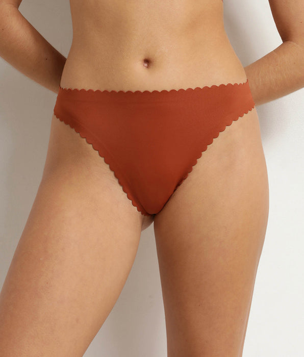 DIM Cinnamon Brown dames string van Dim Body Touch microvezel