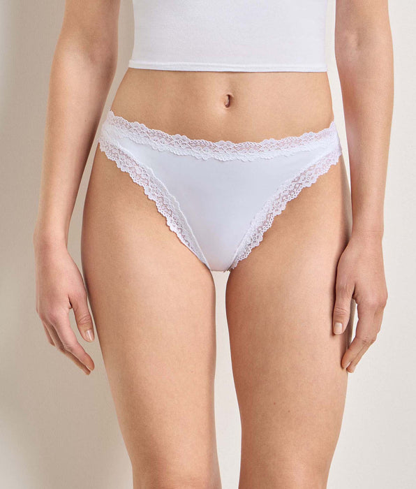 DIM String van microvezel en kant, wit Dim
